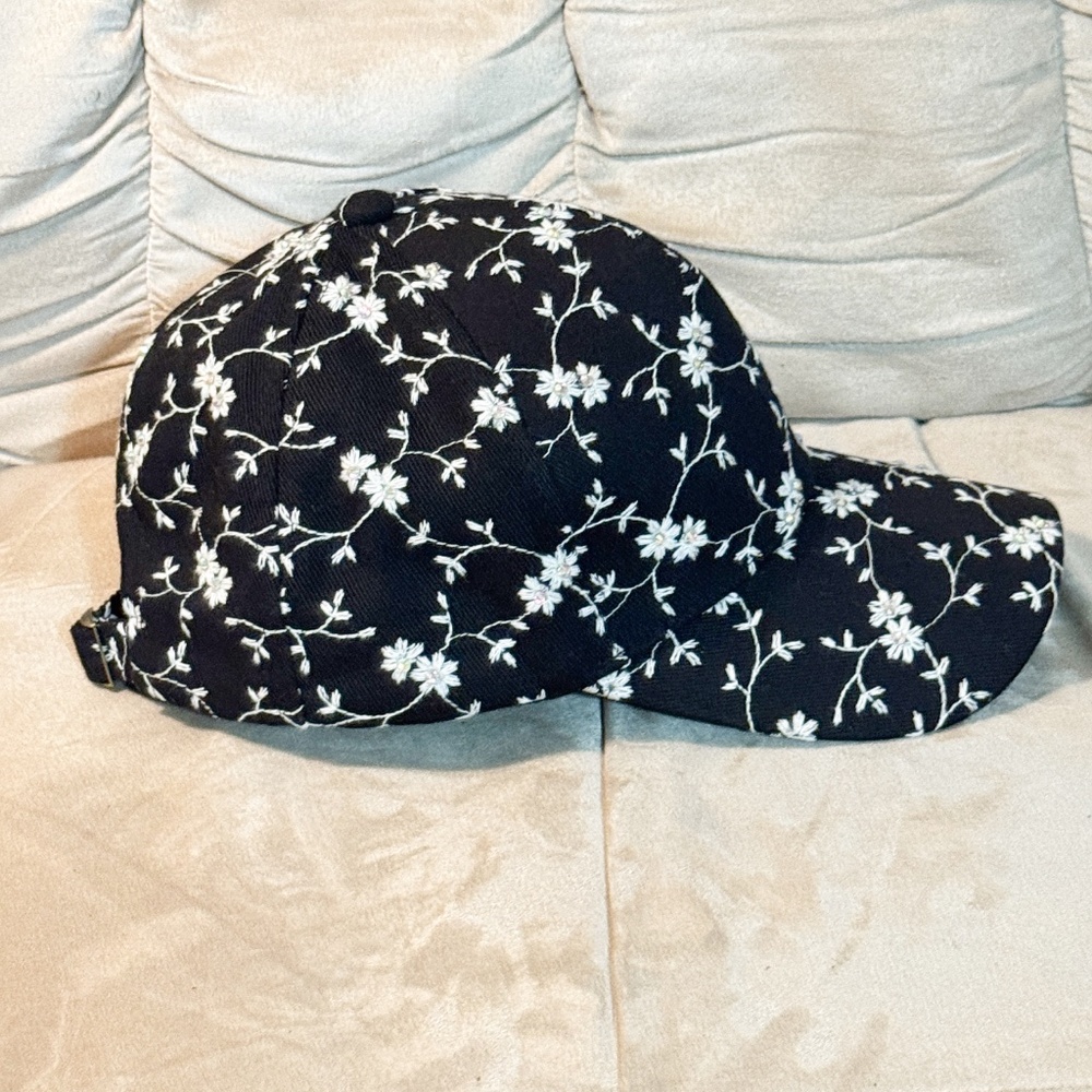 Wonderly Womens Hat Cap  with Rhinestones - Black - NEW with tags